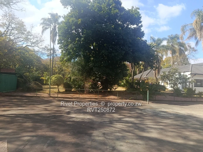 Spacious Highlands 5-Bed Home UNDER RENOVATION EXCELLENT LOCATION FOR ANYTHING (Sole Mandate)