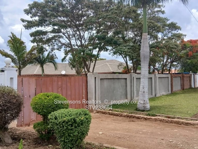 Galloway Park 6 Bedroom House, Norton