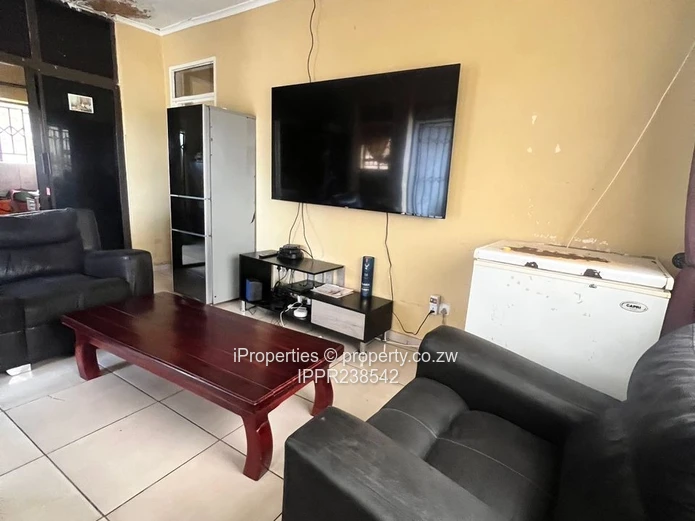 3,300sqm Stand with Title Deeds and Serviced 3-Bedroom Cottage