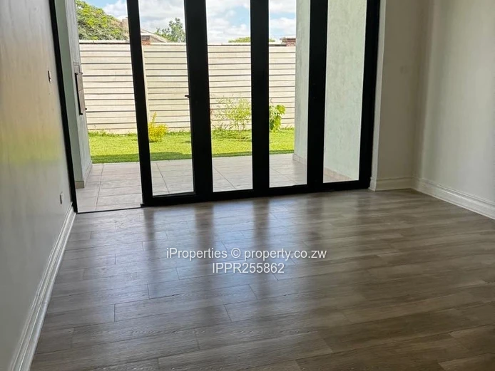 Modern 3BR/3BA Garden Flat with Lock-Up Garage – Borrowdale West