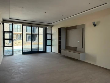4 Bedroom Garden Flat