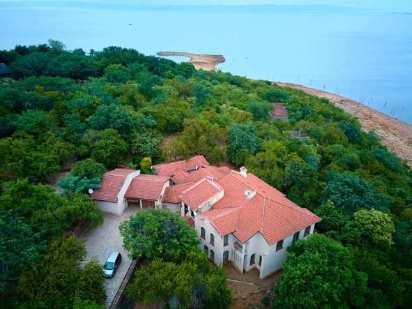 Luxurious 4-Bedroom  Home in Scenic Kariba