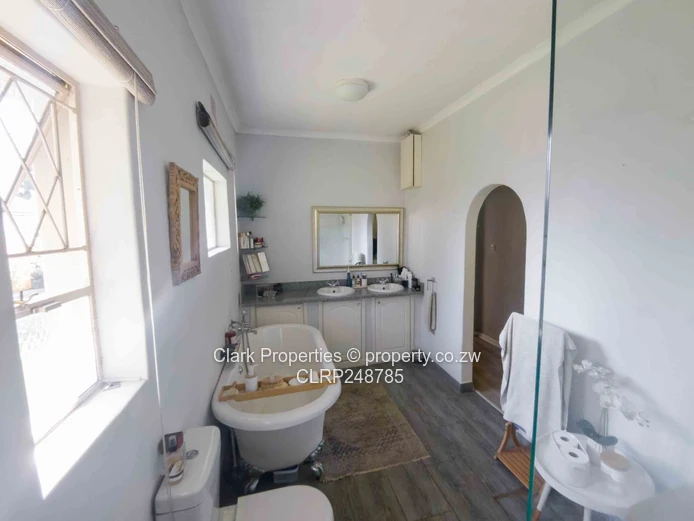 Wonderful Family Home Plus Spacious Cottage (Sole Mandate)