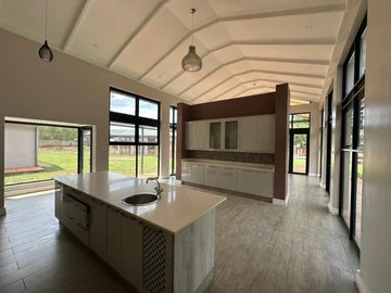 4 Bedroom Flat & Apartment