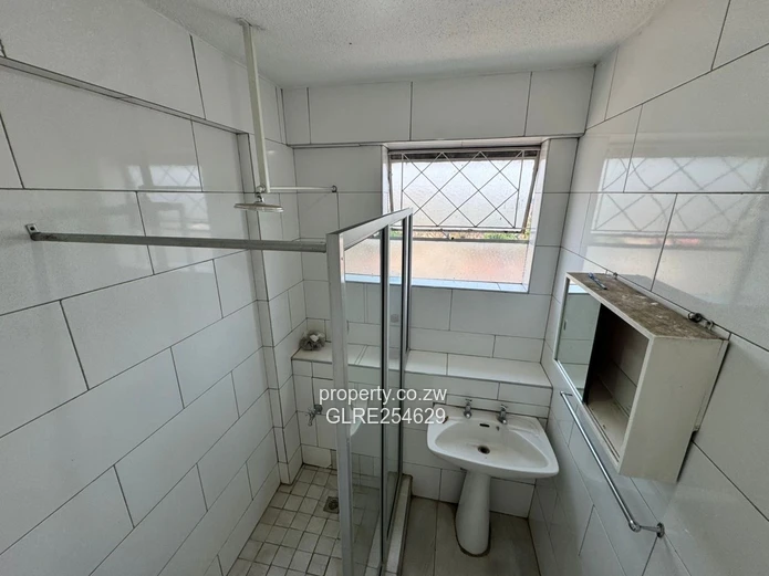 Curved Red-Brick 2-Bed Flat with Balcony, Avenues