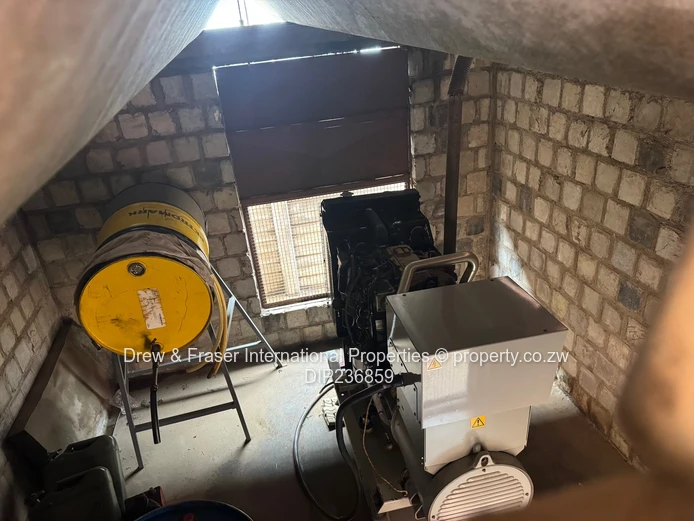 Msasa Office Complex and a warehouse -3050m² on 5000m² land 