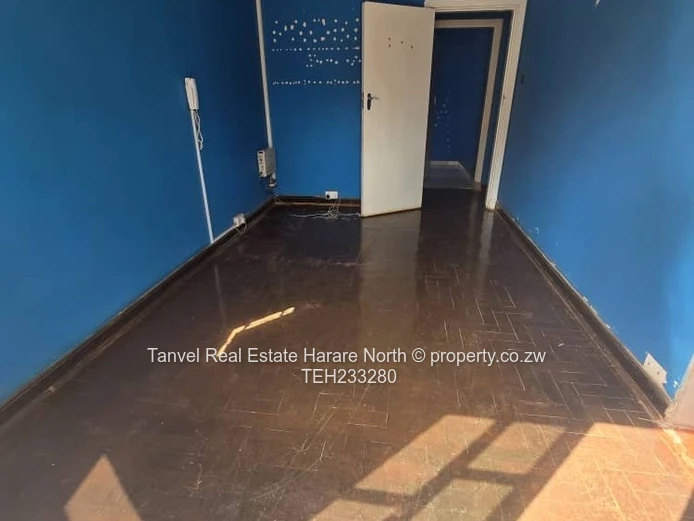 Avondale West offices in a prime location to let.8 roomed offices offering reception area