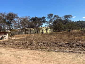 10000 square meters available in Glenlorne