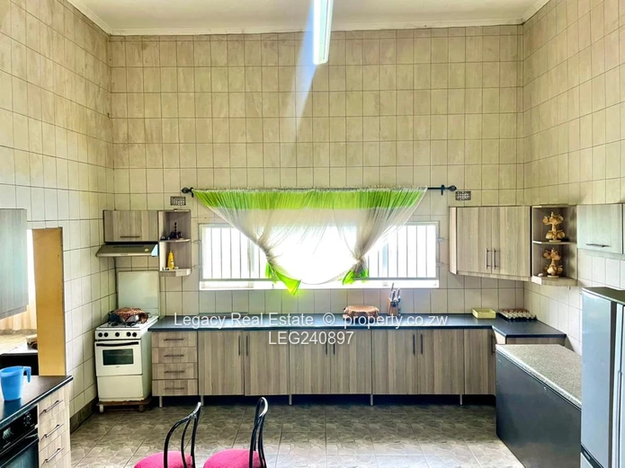 Top-Tier Gated Estate Living Home in Prestigious Carrick Creagh Estate