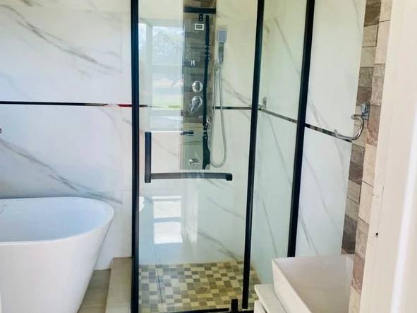 4 Bedroom Flat & Apartment