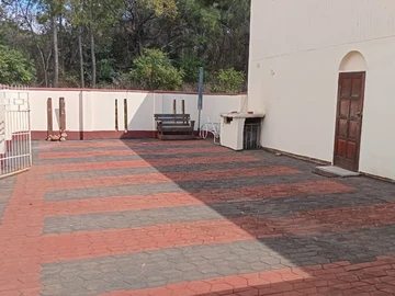 6 Bedroom House