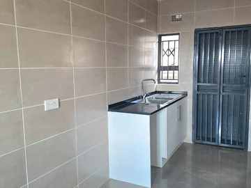 2 Bedroom Flat & Apartment