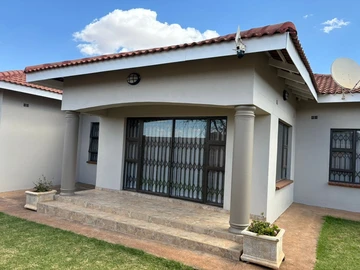 Bluffhill 4 beds house to Rent 