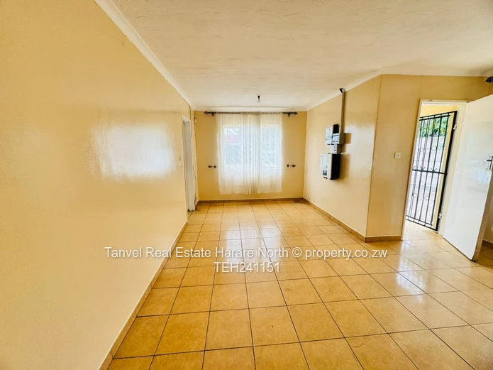Msasa Park house to let just off Mukuvisi Drive with 3 bedrooms(with built -in cupboards), Spacious 
