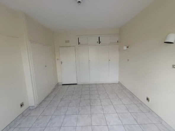 2 Bedroom Flat & Apartment