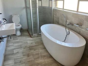 3 Bedroom Flat & Apartment