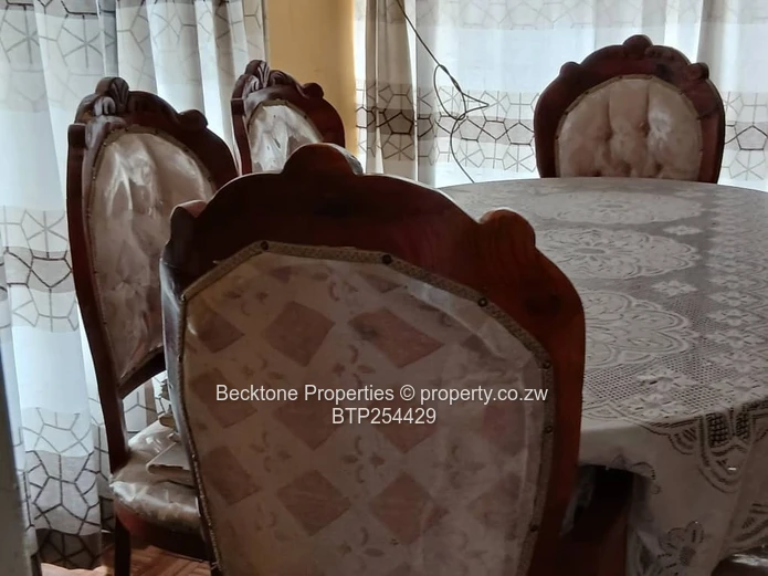 Luveve 4-Bed Family Home on 2900m² with Flatlet