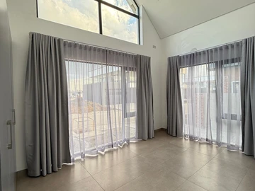 4 Bedroom Flat & Apartment