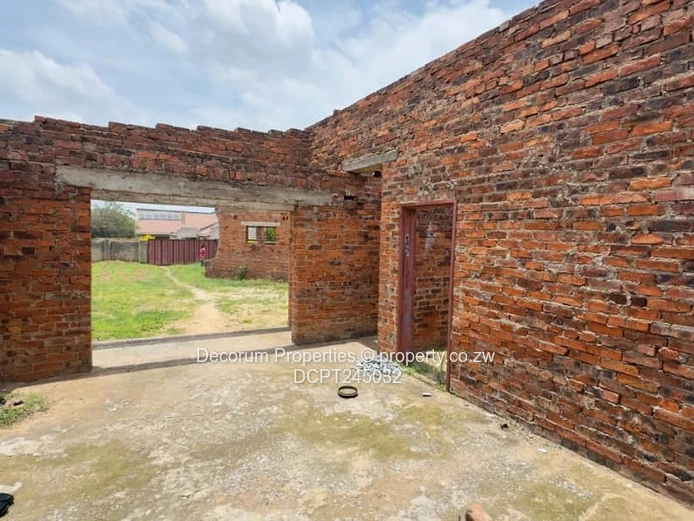 Unfinished 5-Bed House on 2025m² Stand 