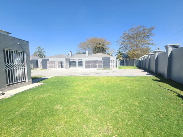 3 Bedroom Flat & Apartment