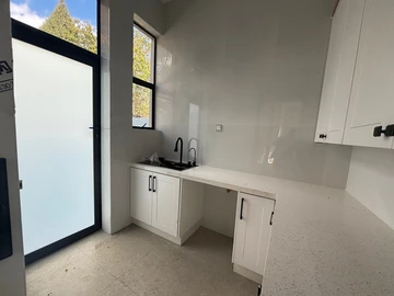 4 Bedroom Flat & Apartment