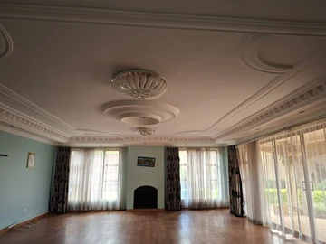 6 Bedroom House