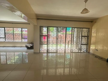 4 Bedroom Flat & Apartment