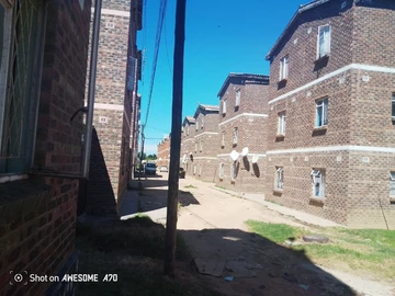 Charming 3-Bedroom Flat for Sale in Chitungwiza with Borehole