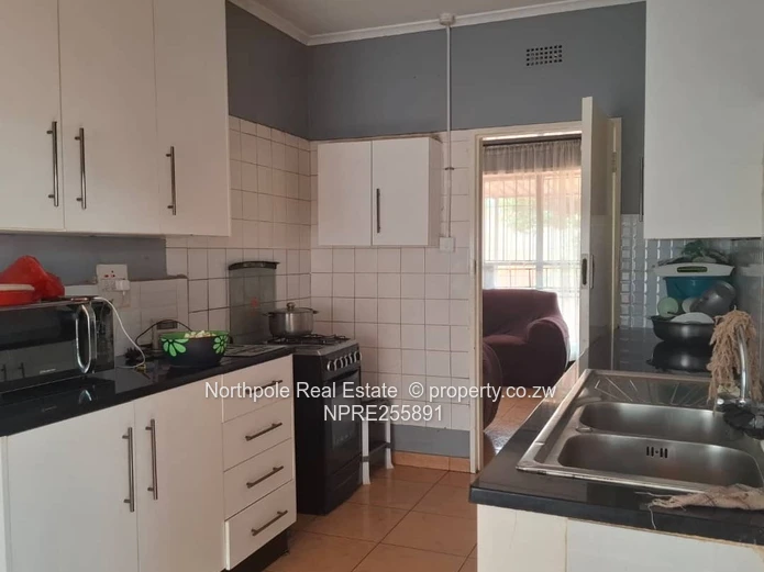 Craneborne House to rent