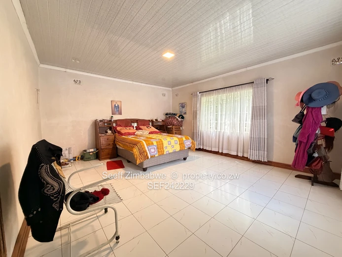 Marlborough 4-Bed with Elizabeth Windsor Road frontage ! 