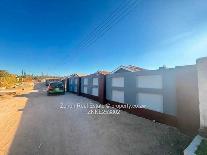 Ruwa Chipukutu Park. 5 Bedroomed House. $140K , 806sqm.deeds