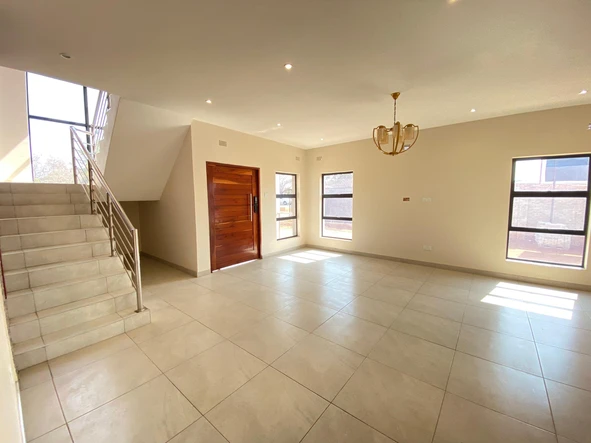 4 Bedroom Flat & Apartment