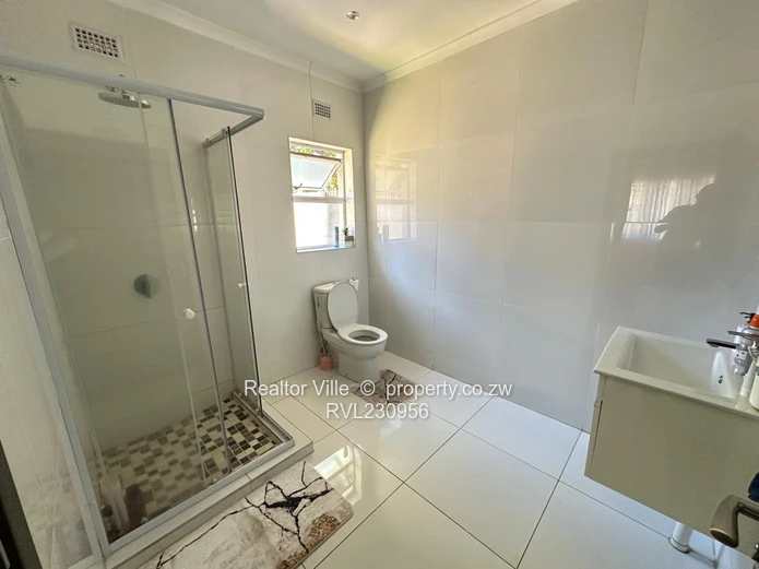 Modern Cluster Flat to Let