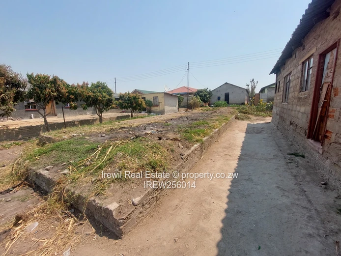 Chitungwiza Unit L extension Vacant Stand  (Sole Mandate)
