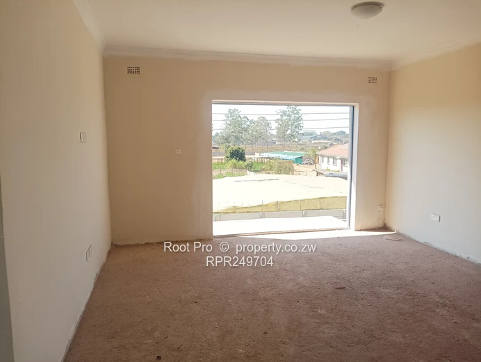 FOR SALE ASHDOWN PARK NEWLY BUILT 2 Bed GARDEN FLAT