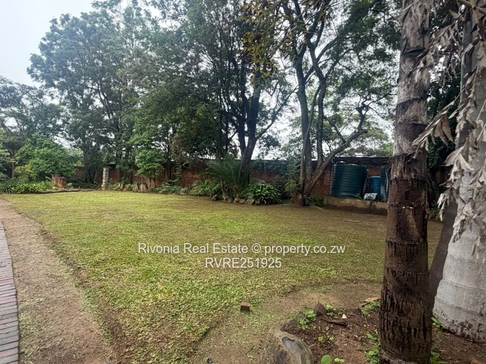 Quinnington: 6-Bed Home with Pool & Borehole on 1.2ha