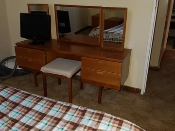 2 Bedroom Flat & Apartment