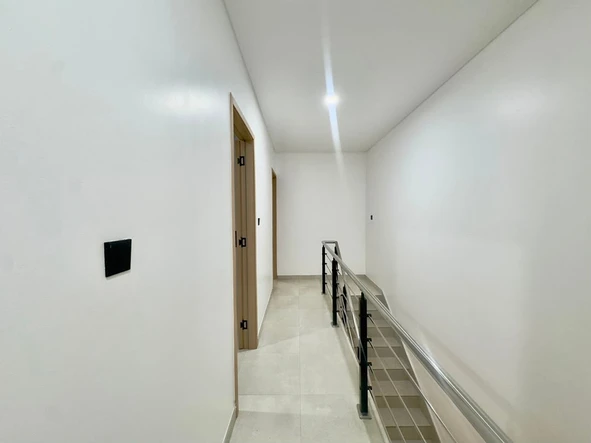 3 Bedroom Flat & Apartment