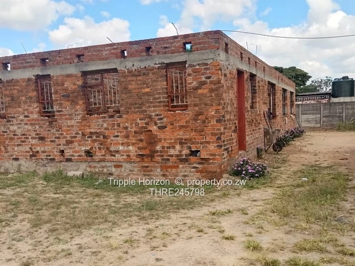 6-Bed Home + Unfinished Extensions on 2215m² – Waterfalls