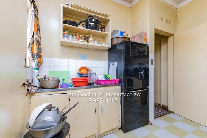 Immaculate Apartment, Ideal Location (Sole Mandate)