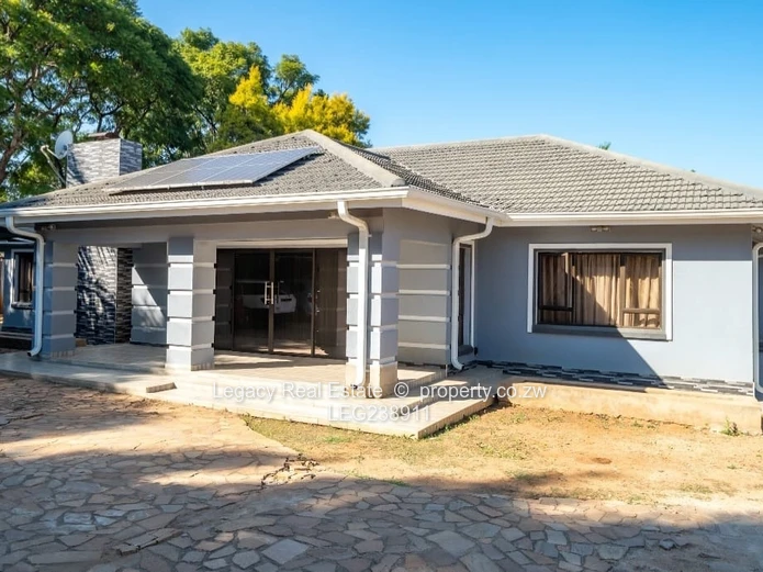 Ultra-Modern Executive Home – Strathaven Residence with Pool