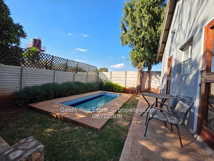 Charming 2-Bed Garden Flat in Greendale North with Pool & Solar (immediately available)