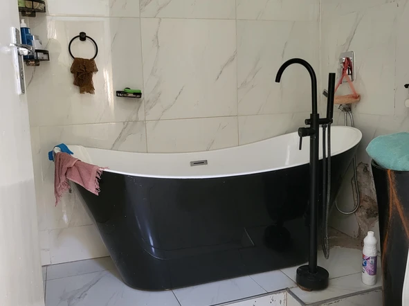 2 Bedroom Flat & Apartment