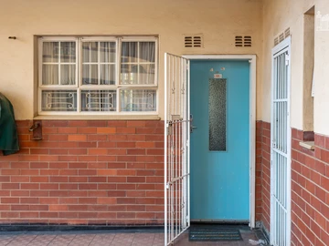 Flat & Apartment