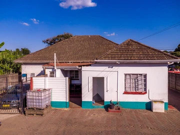 Prime Retail Opportunity in Harare CBD - Fully Equipped & Accessible!