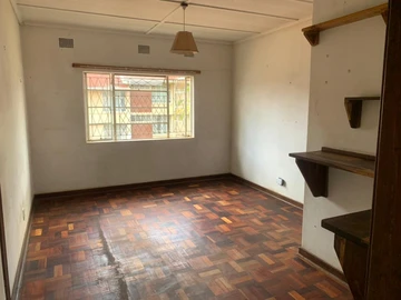 2 Bedroom Flat & Apartment