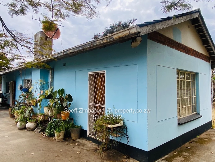 Solid 3-Bedroom Home on 5,423 sqm in Chadcombe (Sole Mandate)