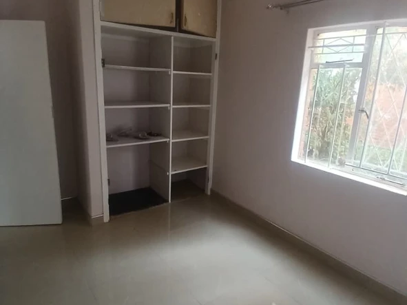2 Bedroom Flat & Apartment