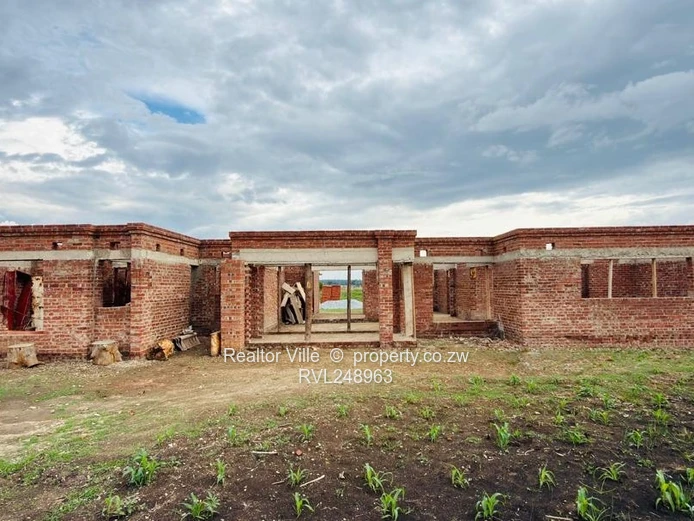 Spacious 4-Bed Shell Home on 2ha in Pomona — 24hr Security