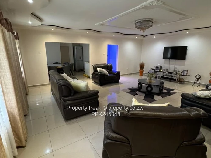 Beautiful Hatfield 5-Bed Home on 1,870m² — Solar System, Borehole